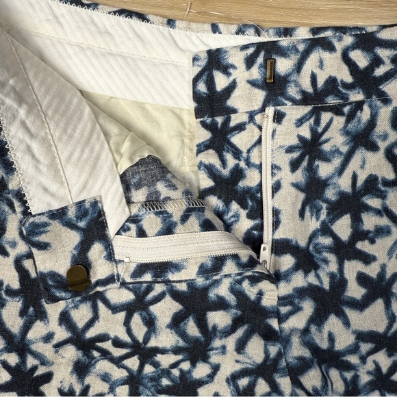NWOT J. Crew Blue and White Patterned Linen Shorts, Size 0 - Picture 2 of 5